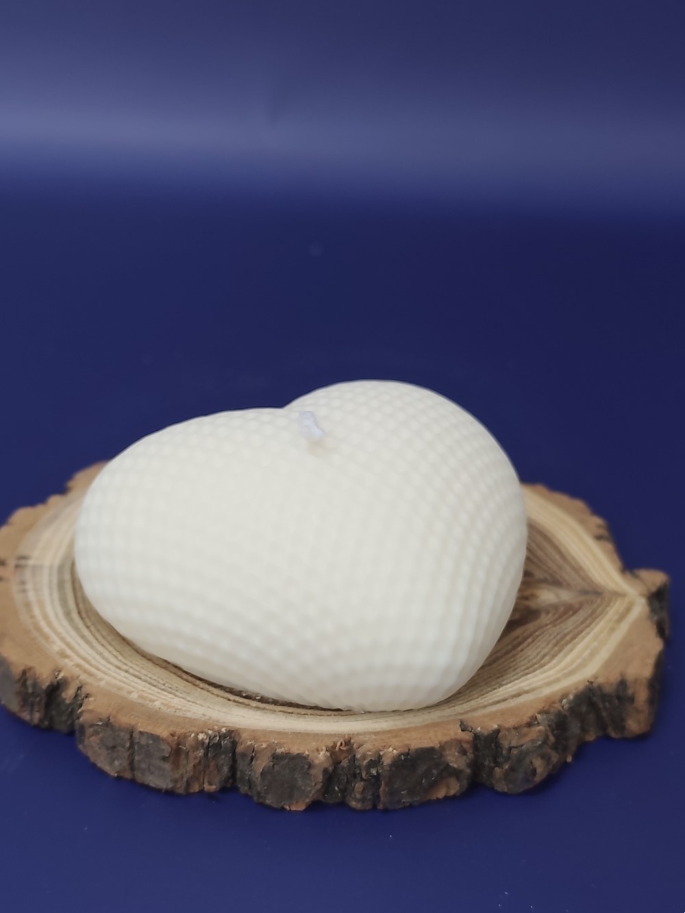 Świeca sojowa dekoracyjna wolnostojąca, bezzapachowa / Duże serce 75 g - obrazek 3