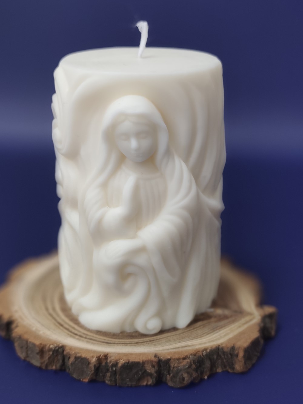 Świeca sojowa dekoracyjna wolnostojąca, bezzapachowa / Matka Boska 265 g - obrazek 2
